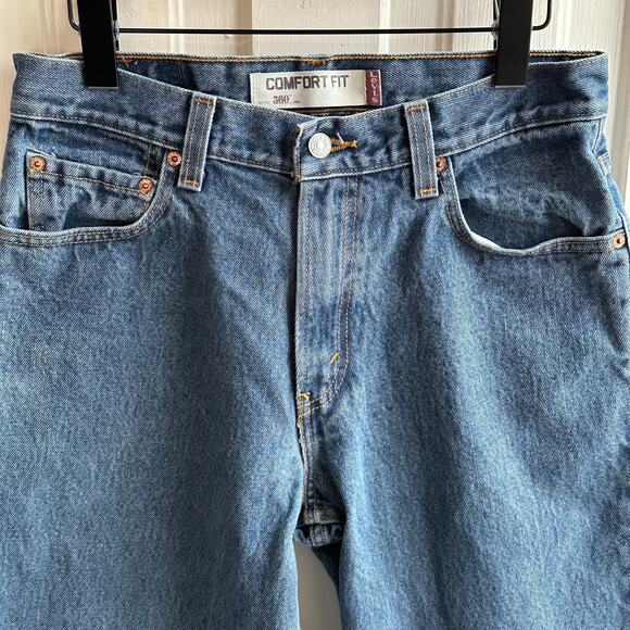 Levi’s Vintage 560 High Rise Straight Leg Raw Hem Jeans - Picture 3 of 10